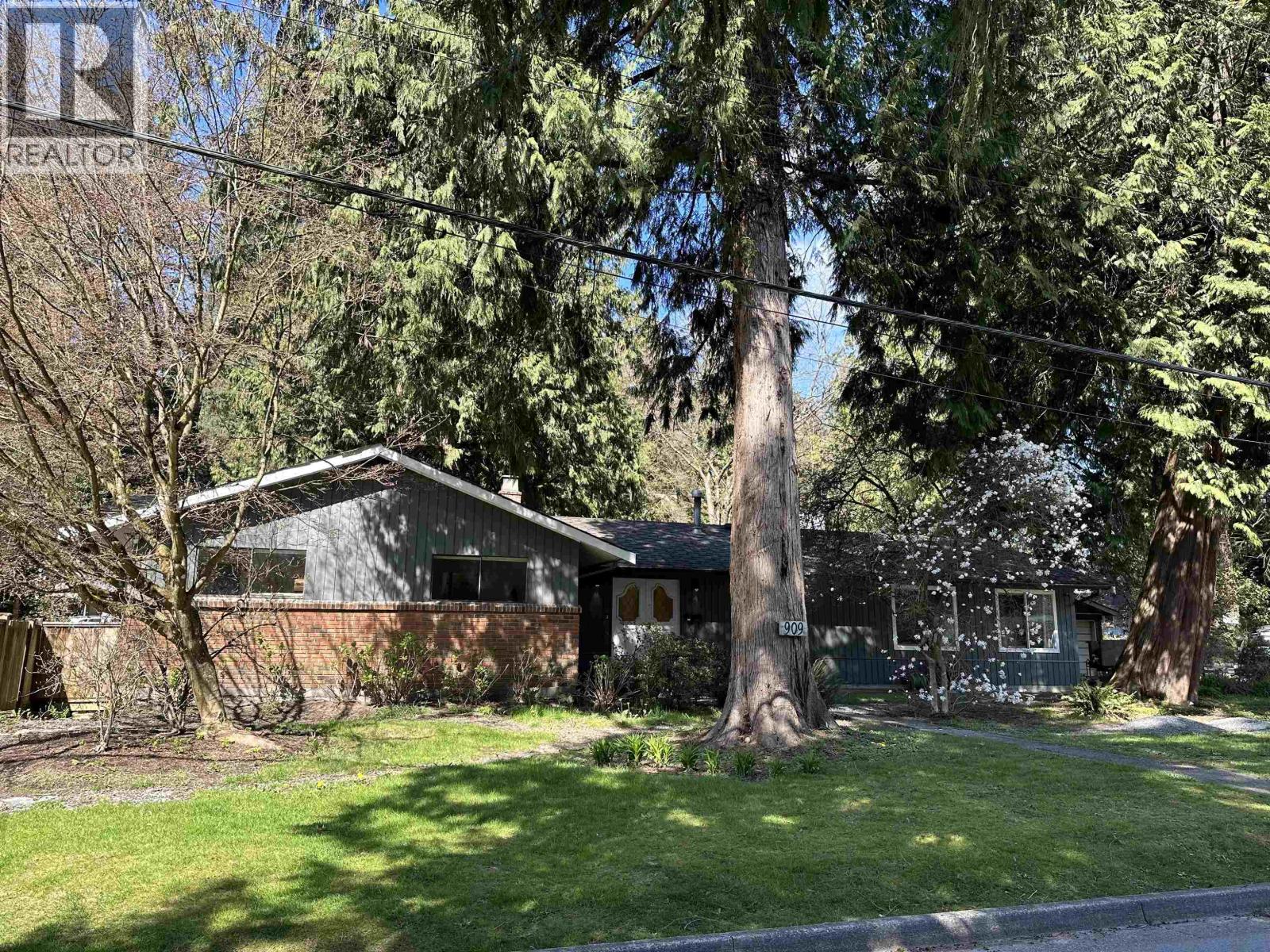909 SEYMOUR BOULEVARD, North Vancouver, British Columbia