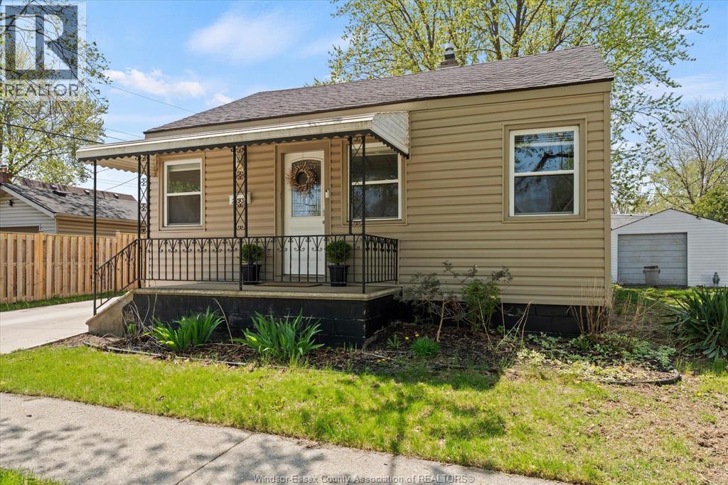 2383 Elsmere, Windsor, Ontario  N8W 2C9 - Photo 2 - 26009132