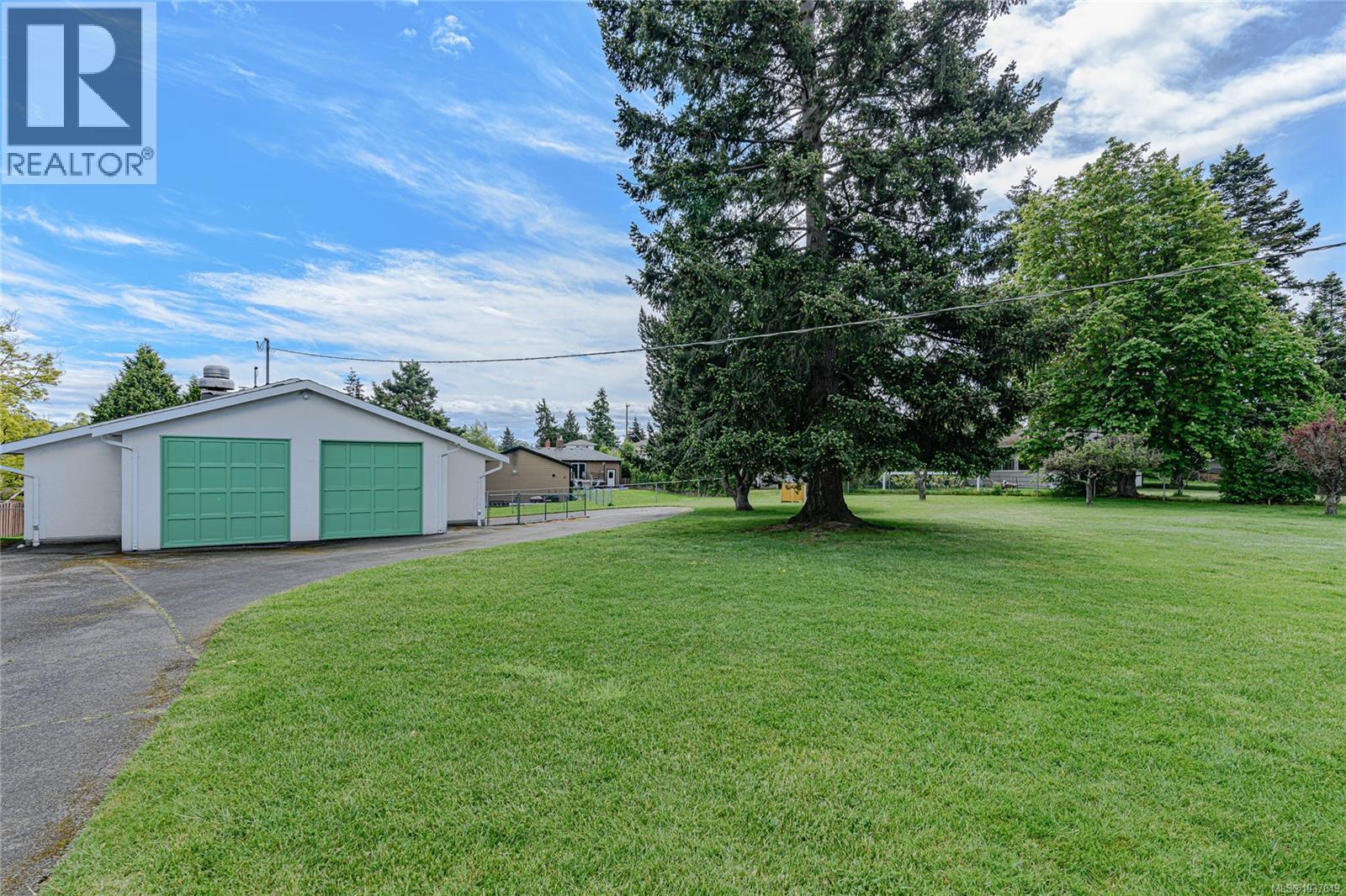 3785 Raymond St S, Saanich, British Columbia  V8Z 4K2 - Photo 34 - 1037049