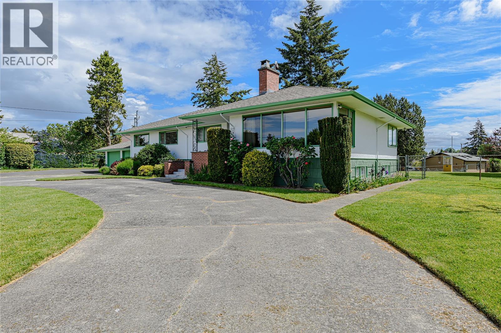 3785 Raymond St S, Saanich, British Columbia  V8Z 4K2 - Photo 3 - 1037049