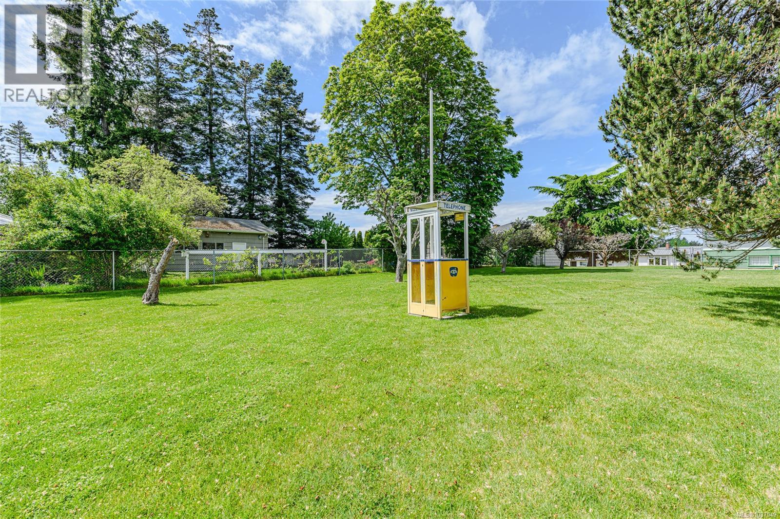 3785 Raymond St S, Saanich, British Columbia  V8Z 4K2 - Photo 33 - 1037049