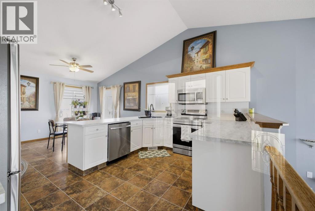 1 Pell Close, Sylvan Lake, Alberta  T4S 1W8 - Photo 5 - A2309405