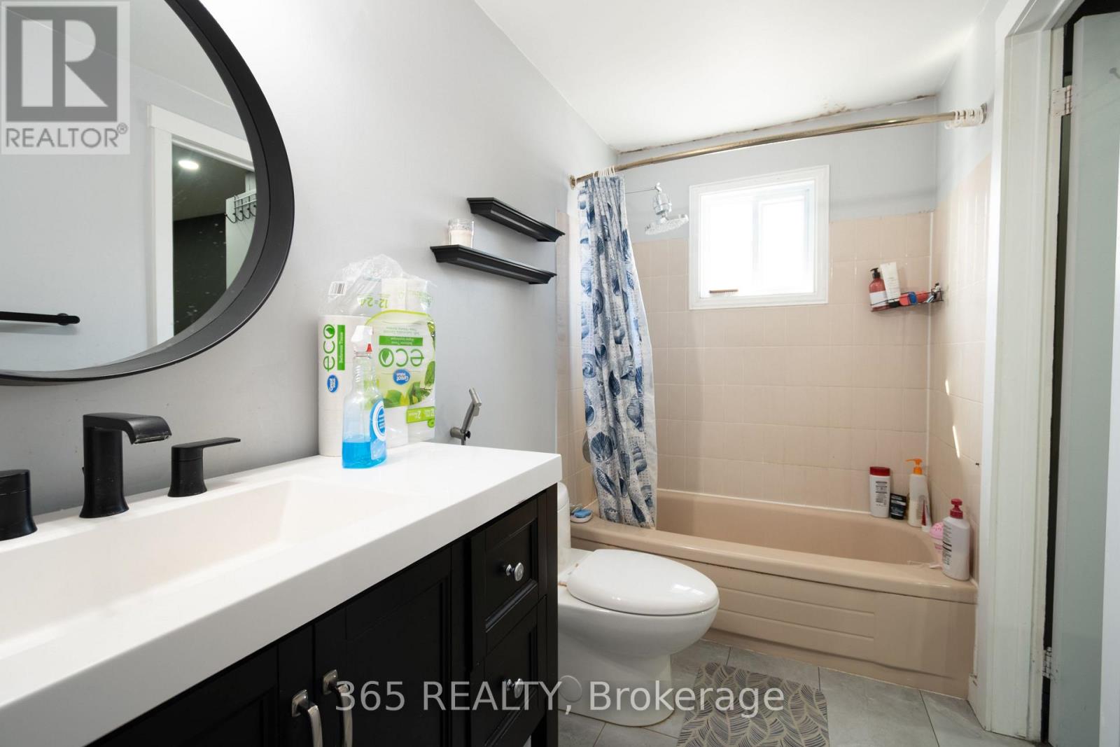 35 Corbett Drive, Barrie, Ontario L4M 5S9 - Photo 2 - S12938236