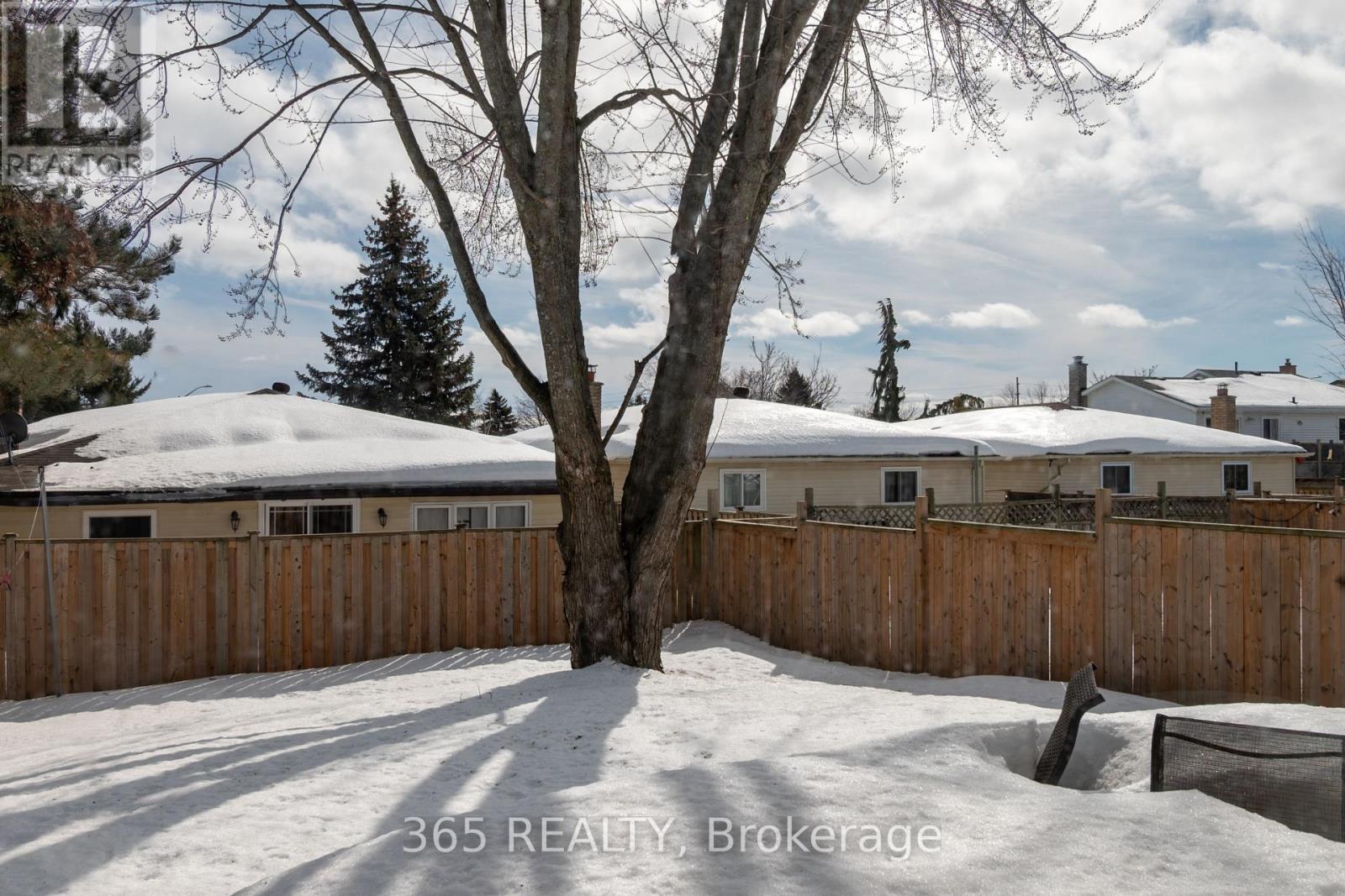 35 Corbett Drive, Barrie, Ontario L4M 5S9 - Photo 5 - S12938236