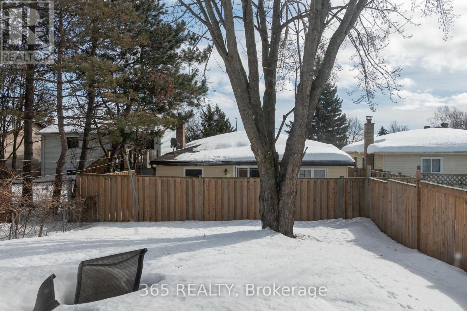 35 Corbett Drive, Barrie, Ontario L4M 5S9 - Photo 6 - S12938236