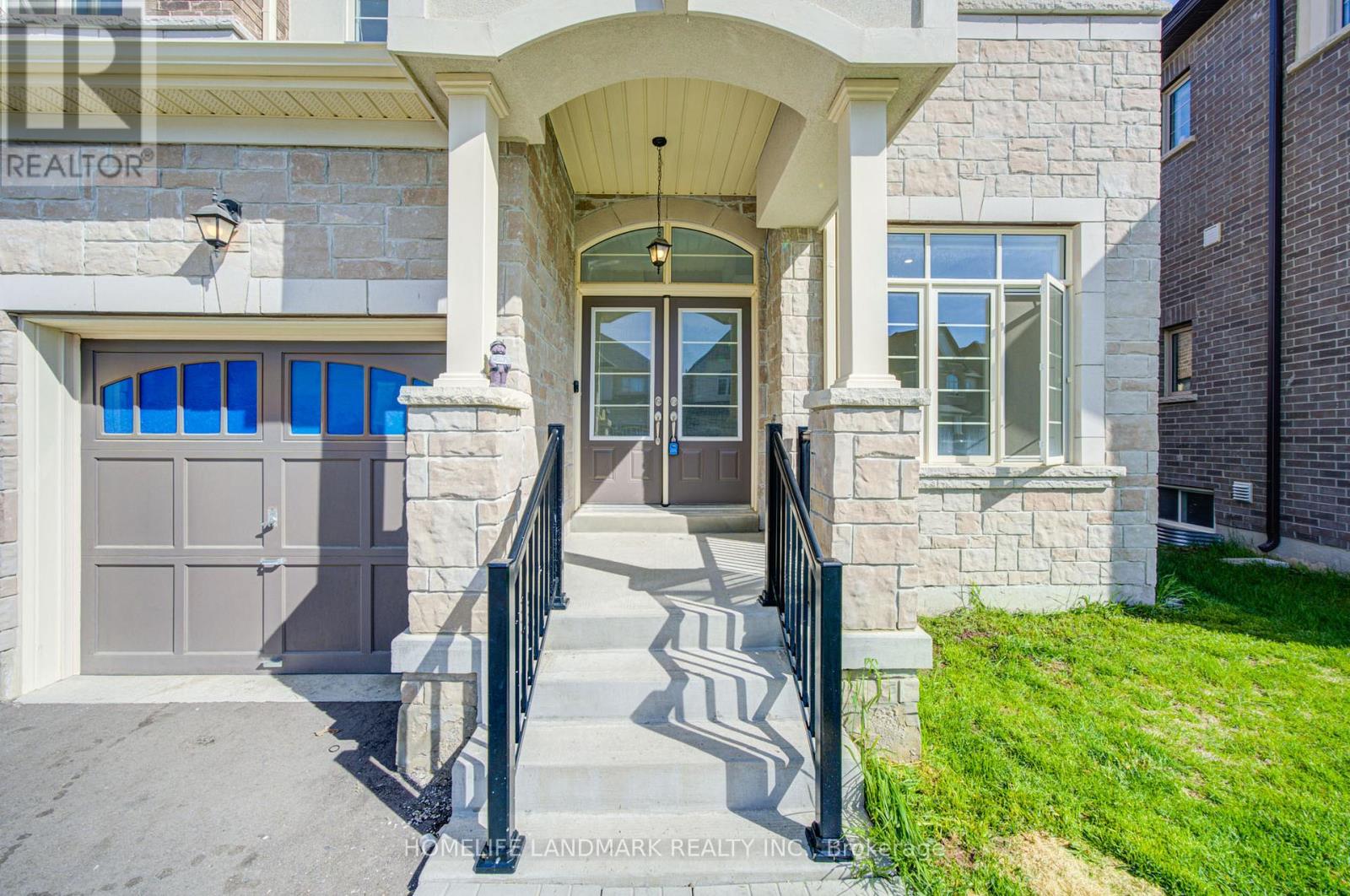 18 Kenneth Ross Crescent, East Gwillimbury, Ontario  L9N 0T7 - Photo 4 - N13138780