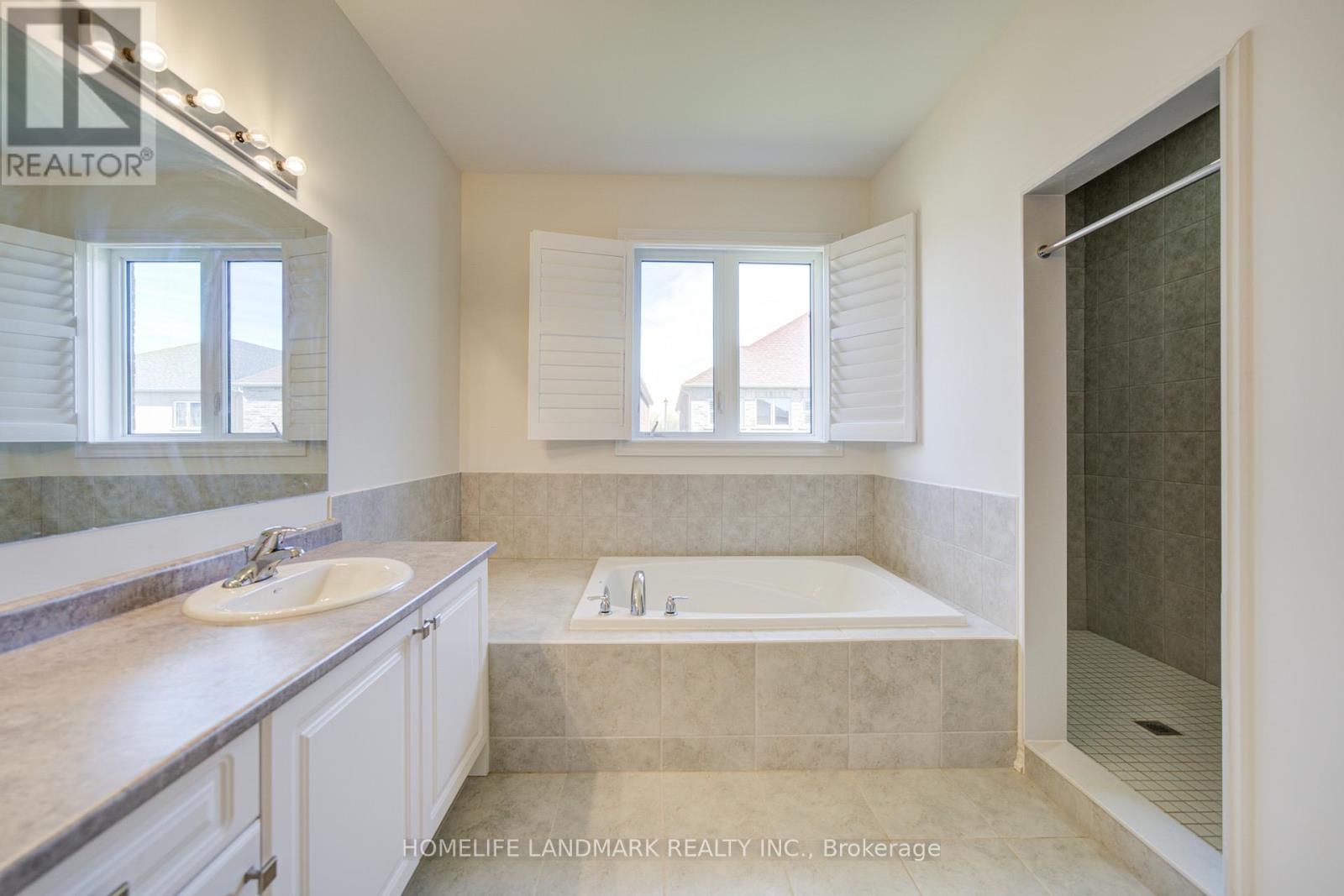 18 Kenneth Ross Crescent, East Gwillimbury, Ontario  L9N 0T7 - Photo 46 - N13138780