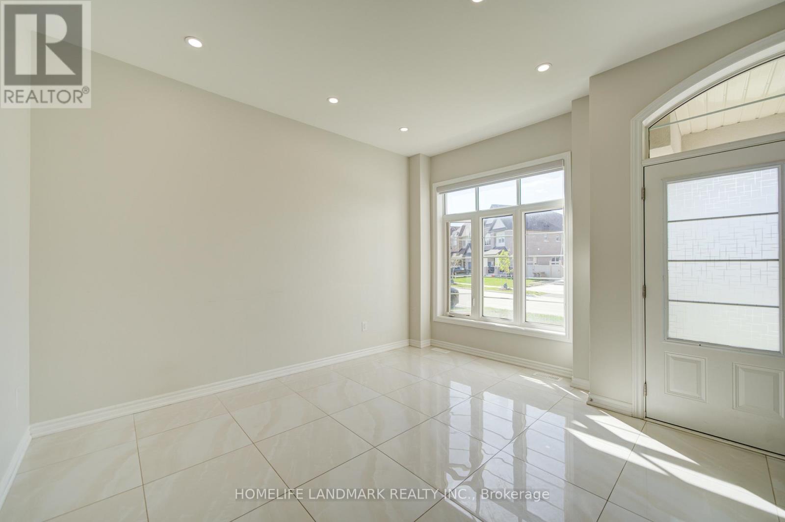 18 Kenneth Ross Crescent, East Gwillimbury, Ontario  L9N 0T7 - Photo 6 - N13138780