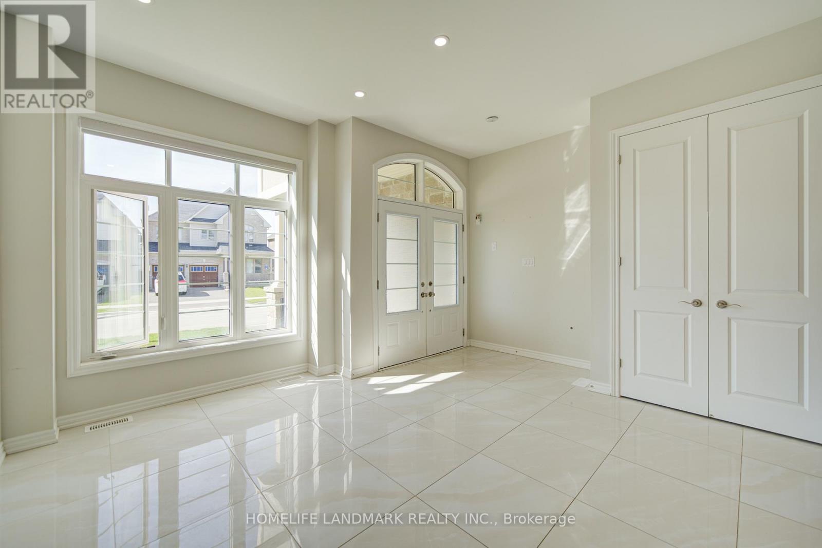 18 Kenneth Ross Crescent, East Gwillimbury, Ontario  L9N 0T7 - Photo 8 - N13138780
