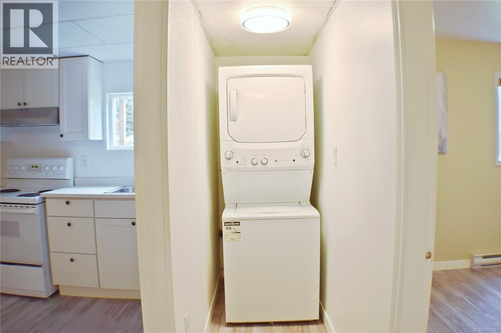 1825 Fairhurst Ave, Saanich, British Columbia  V8N 1P5 - Photo 24 - 1037143