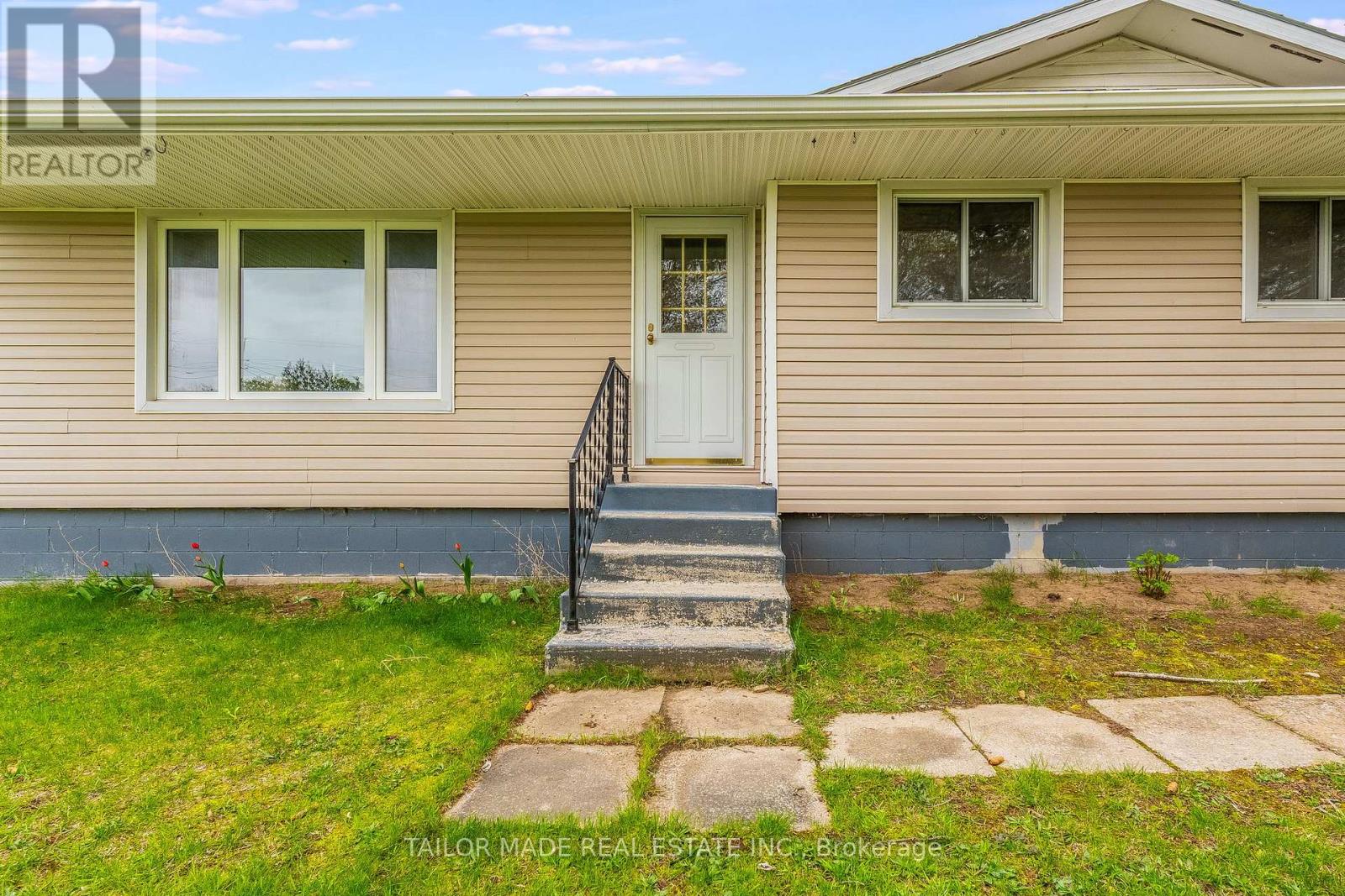 61 George Street, Clearview (Creemore), Ontario  L0M 1G0 - Photo 3 - S13138846