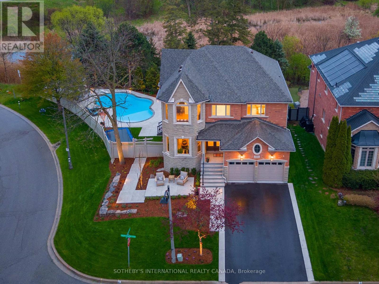2432 UPPER VALLEY CRESCENT, Oakville, Ontario
