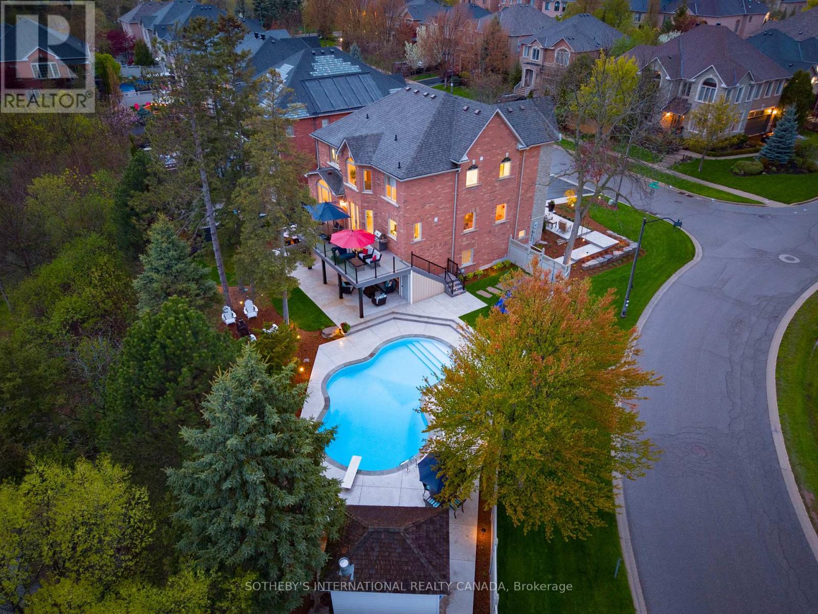 2432 Upper Valley Crescent, Oakville, Ontario  L6H 7P2 - Photo 2 - W13138820