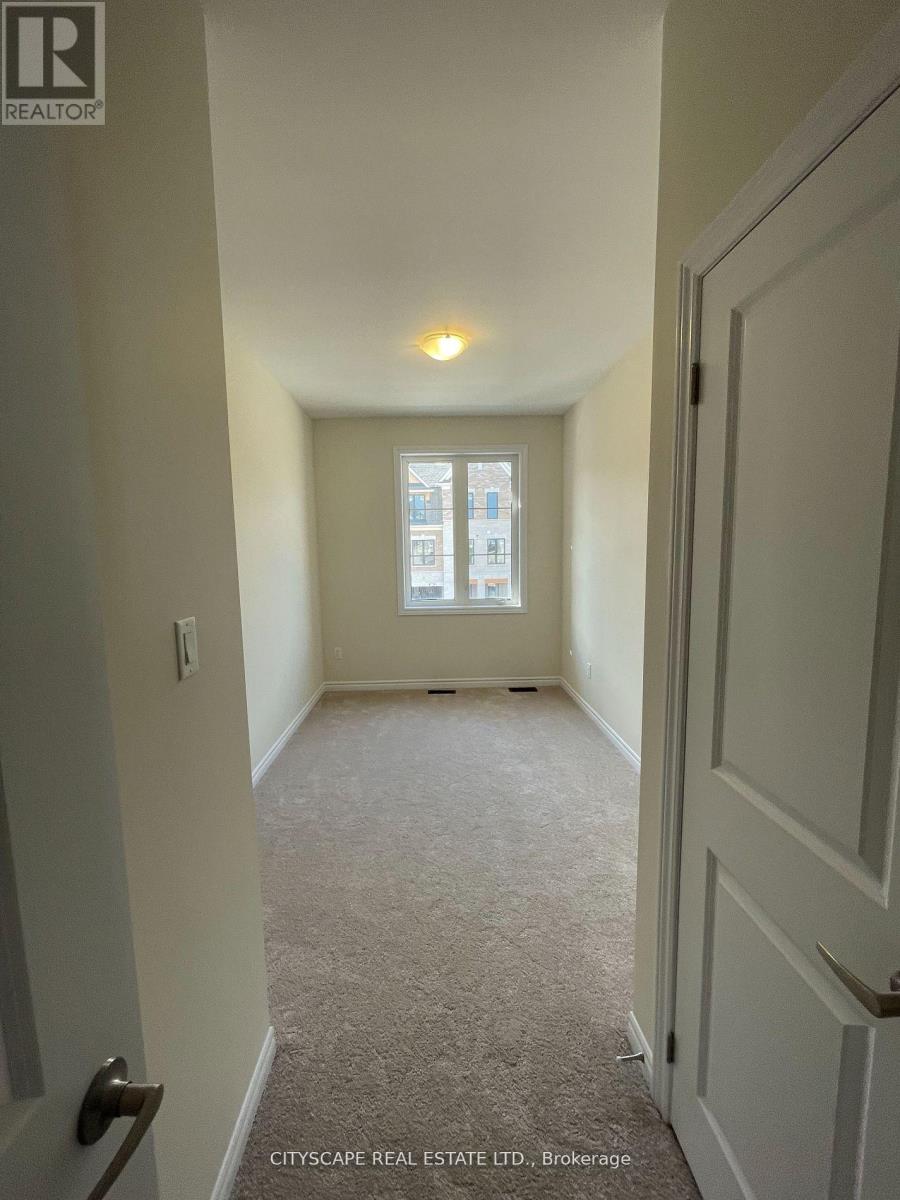1392 Almonte Drive, Burlington, Ontario  L7P 3E3 - Photo 4 - W13138840