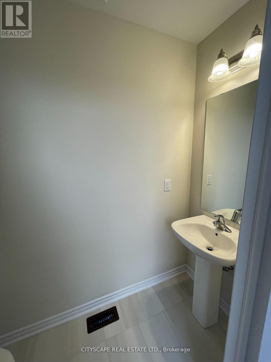 1392 Almonte Drive, Burlington, Ontario  L7P 3E3 - Photo 8 - W13138840