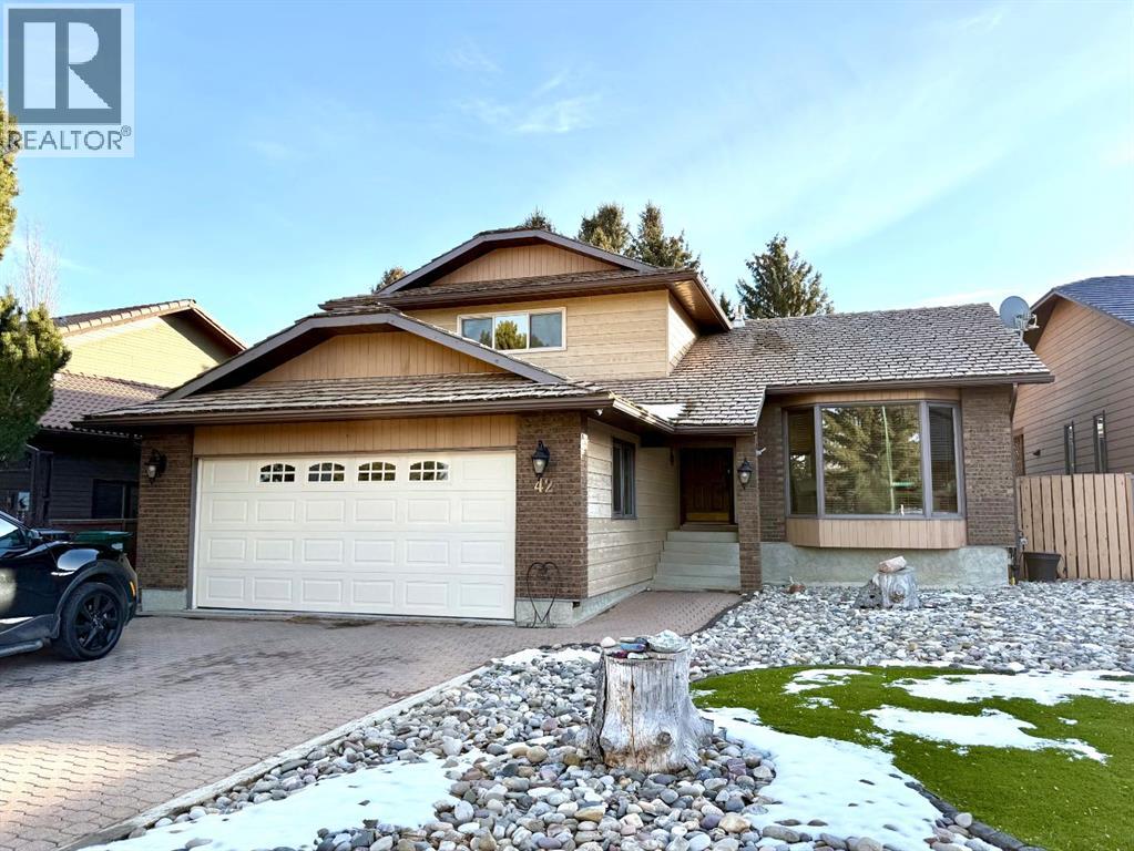 42 Ridgewood Boulevard W, Lethbridge, Alberta  T1K 6B9 - Photo 1 - A2278477