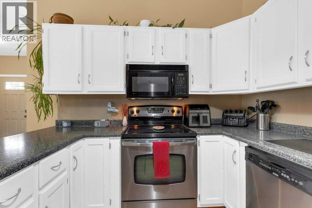 52 Strathclair Rise SW, Calgary, Alberta  T3H 1G4 - Photo 11 - A2311545