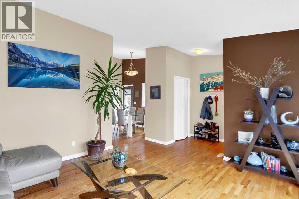 52 Strathclair Rise SW, Calgary, Alberta  T3H 1G4 - Photo 5 - A2311545