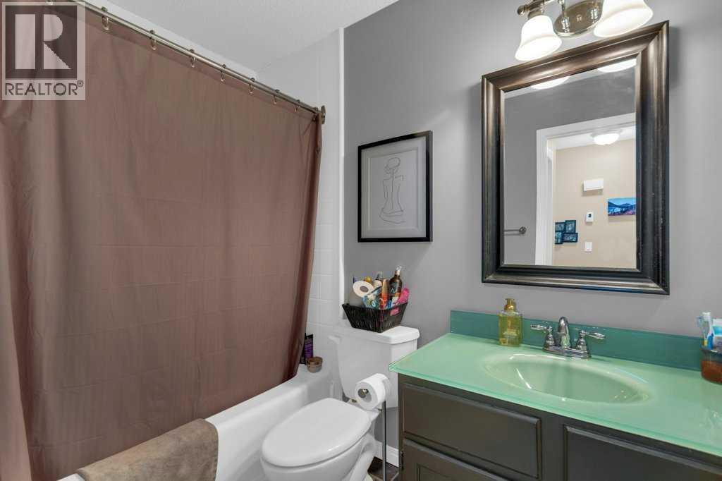 52 Strathclair Rise SW, Calgary, Alberta  T3H 1G4 - Photo 16 - A2311545