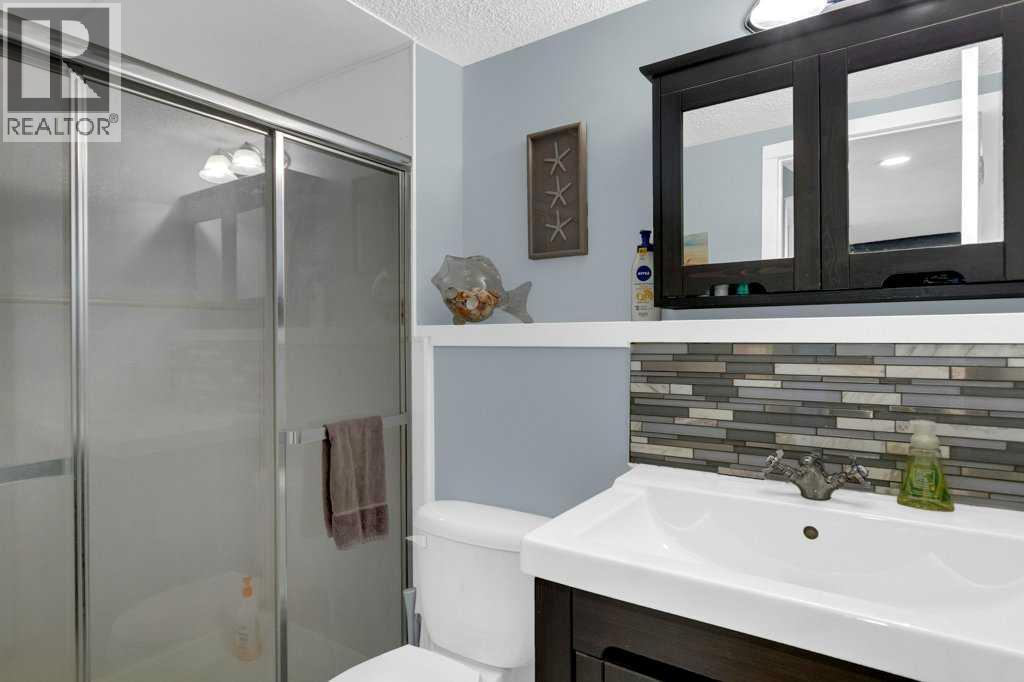 52 Strathclair Rise SW, Calgary, Alberta  T3H 1G4 - Photo 20 - A2311545