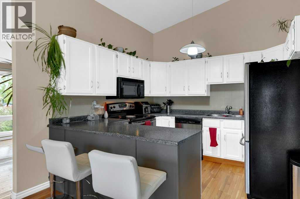 52 Strathclair Rise SW, Calgary, Alberta  T3H 1G4 - Photo 8 - A2311545