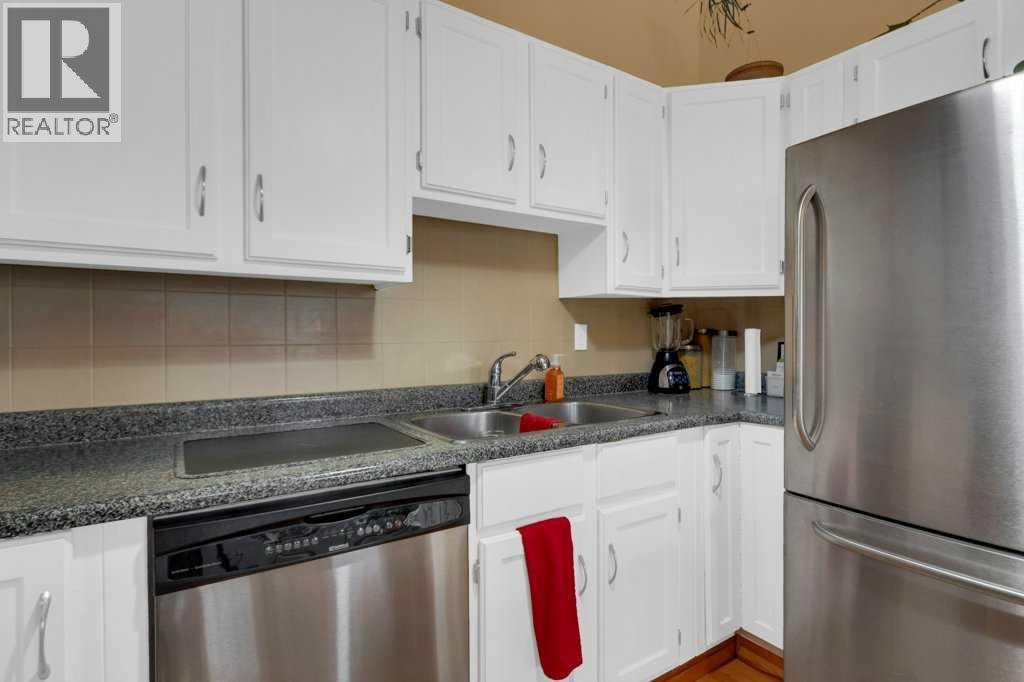 52 Strathclair Rise SW, Calgary, Alberta  T3H 1G4 - Photo 10 - A2311545