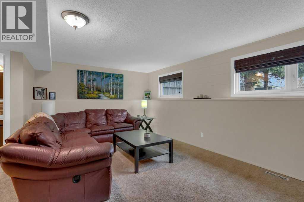 52 Strathclair Rise SW, Calgary, Alberta  T3H 1G4 - Photo 17 - A2311545