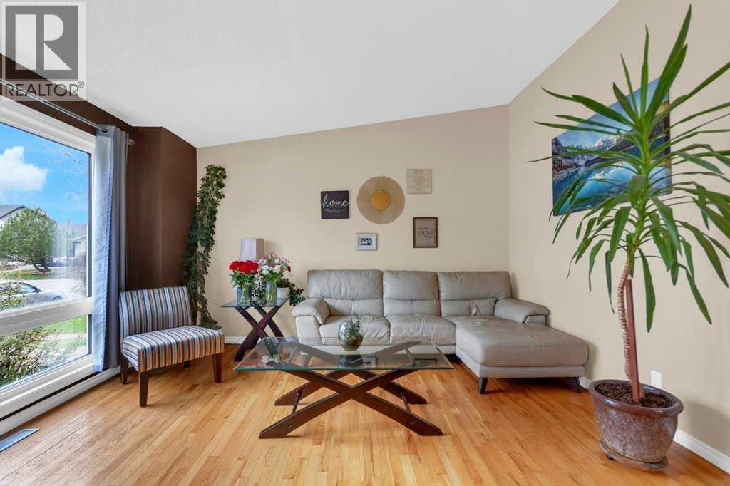 52 Strathclair Rise SW, Calgary, Alberta  T3H 1G4 - Photo 4 - A2311545
