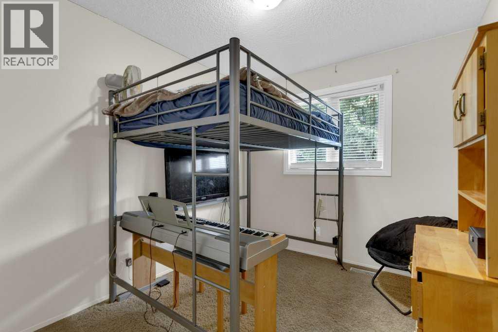 52 Strathclair Rise SW, Calgary, Alberta  T3H 1G4 - Photo 12 - A2311545