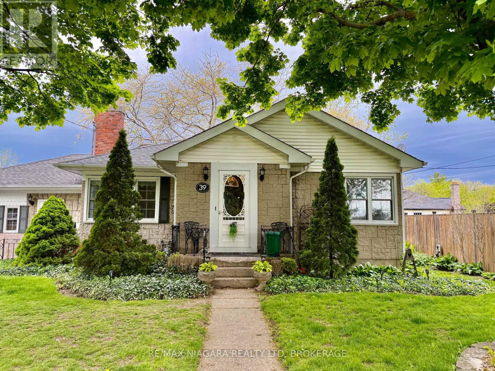 MAIN - 39 MAPLEWOOD DRIVE, St. Catharines, Ontario