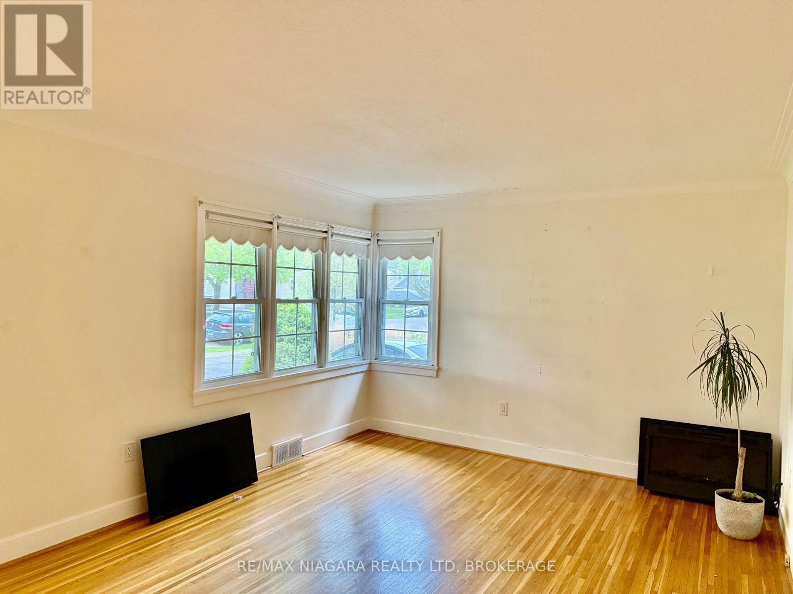 Main - 39 Maplewood Drive, St. Catharines, Ontario  L2M 3P1 - Photo 5 - X13105530