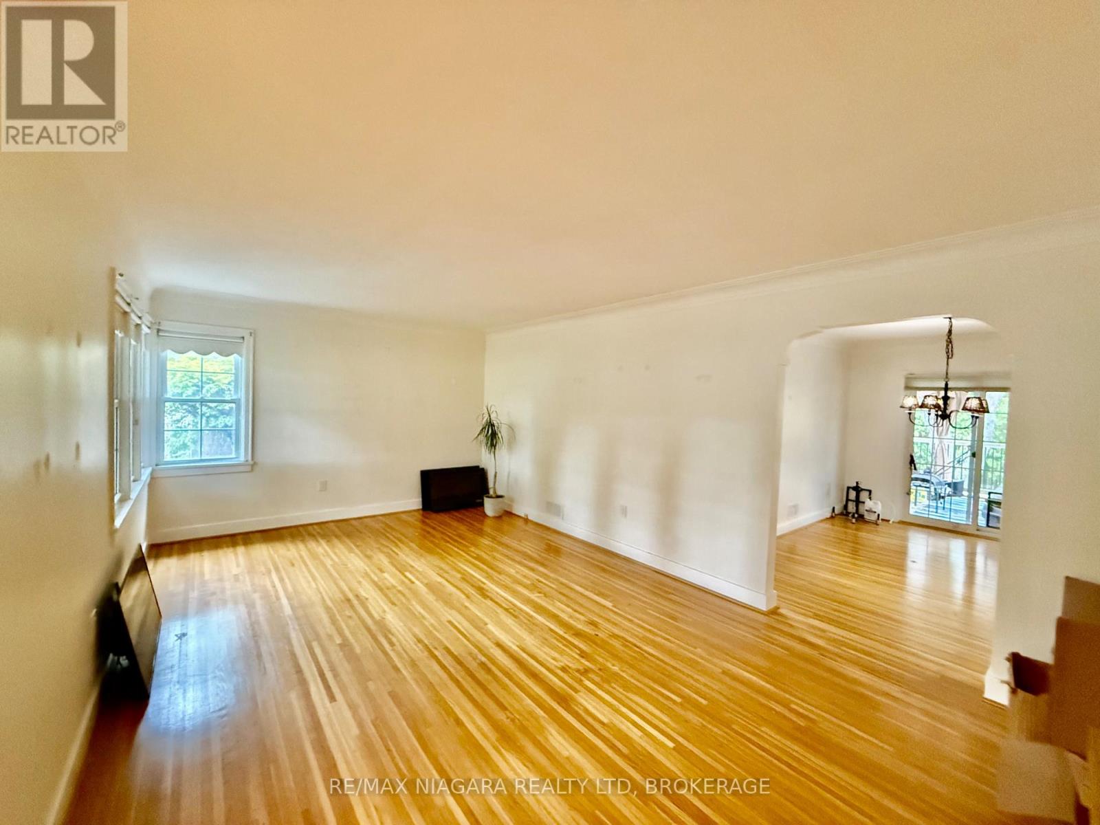 Main - 39 Maplewood Drive, St. Catharines, Ontario  L2M 3P1 - Photo 4 - X13105530