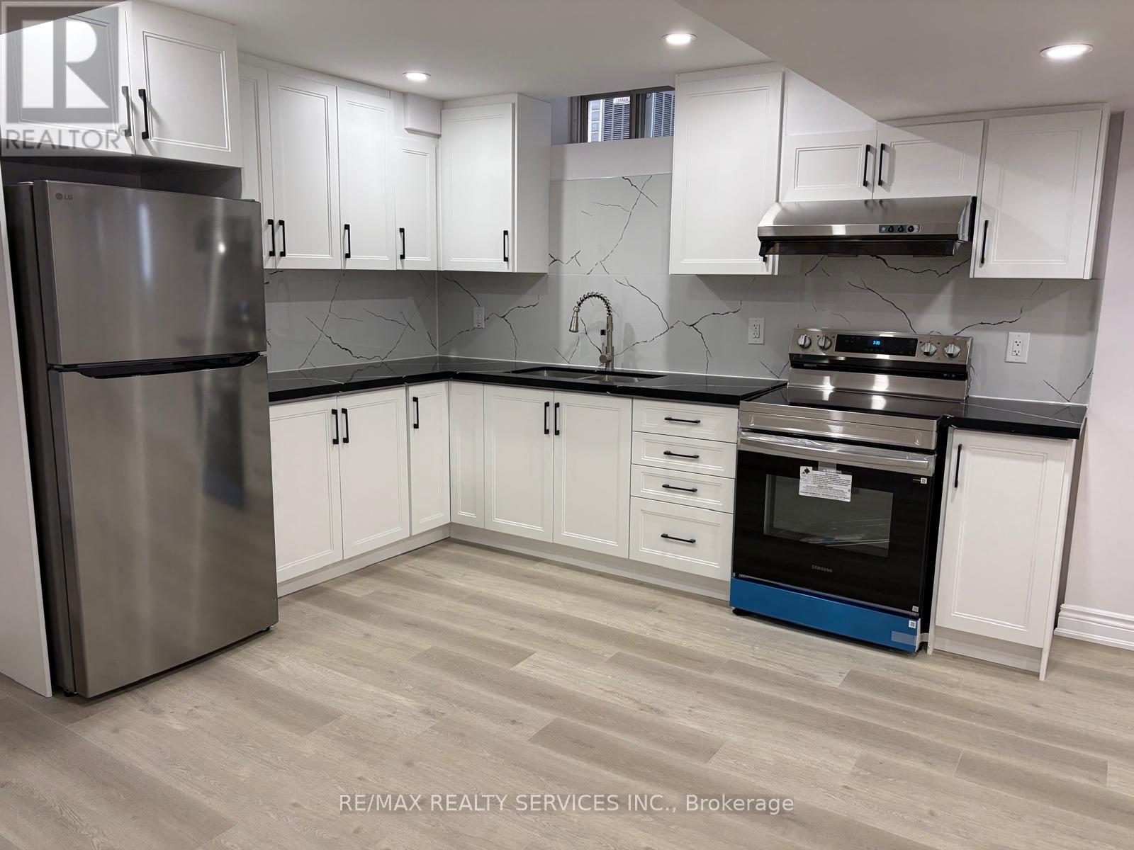 32 Fruitful Crescent, Whitby, Ontario  L1P 0N3 - Photo 4 - E13138880