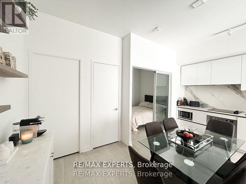 Th05 - 9 Buttermill Avenue, Vaughan, Ontario  L4K 0M5 - Photo 13 - N13138886