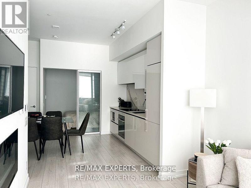 Th05 - 9 Buttermill Avenue, Vaughan, Ontario  L4K 0M5 - Photo 14 - N13138886