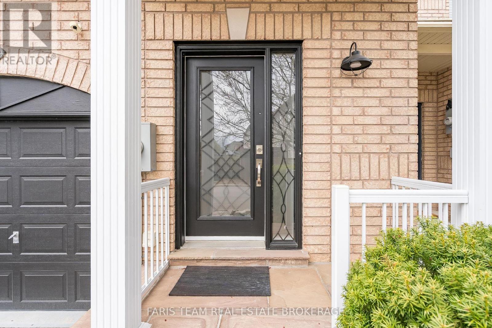272 Tom Taylor Crescent, Newmarket, Ontario  L3X 3E8 - Photo 4 - N13138898