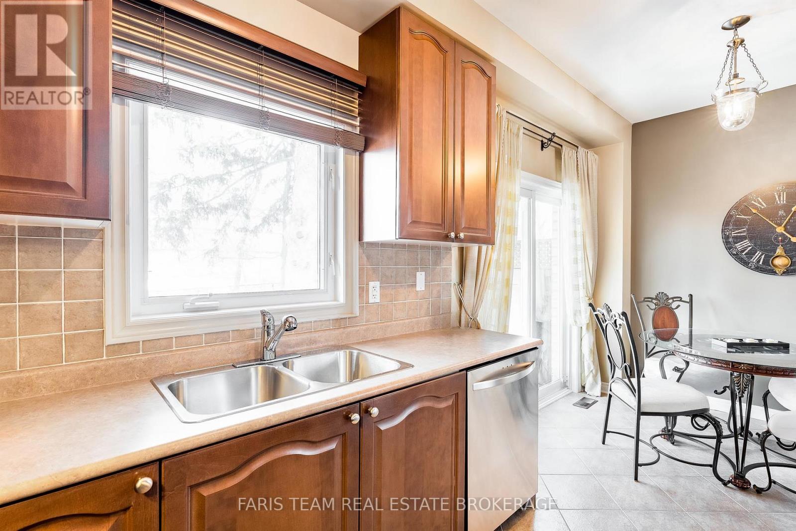 272 Tom Taylor Crescent, Newmarket, Ontario  L3X 3E8 - Photo 8 - N13138898
