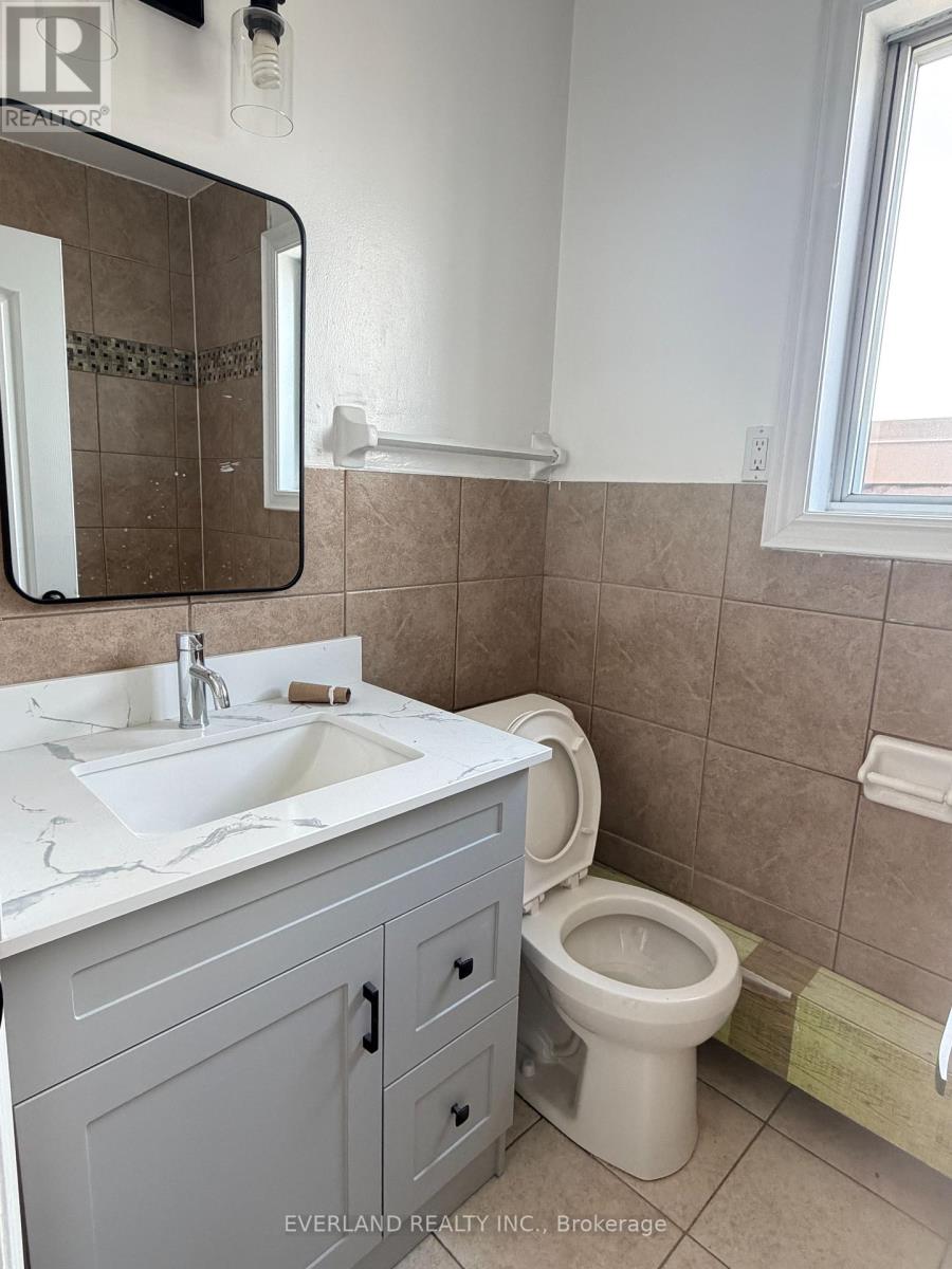 2nd Floor - 247 Belgravia Avenue, Toronto, Ontario  M6E 2M9 - Photo 4 - W13138868