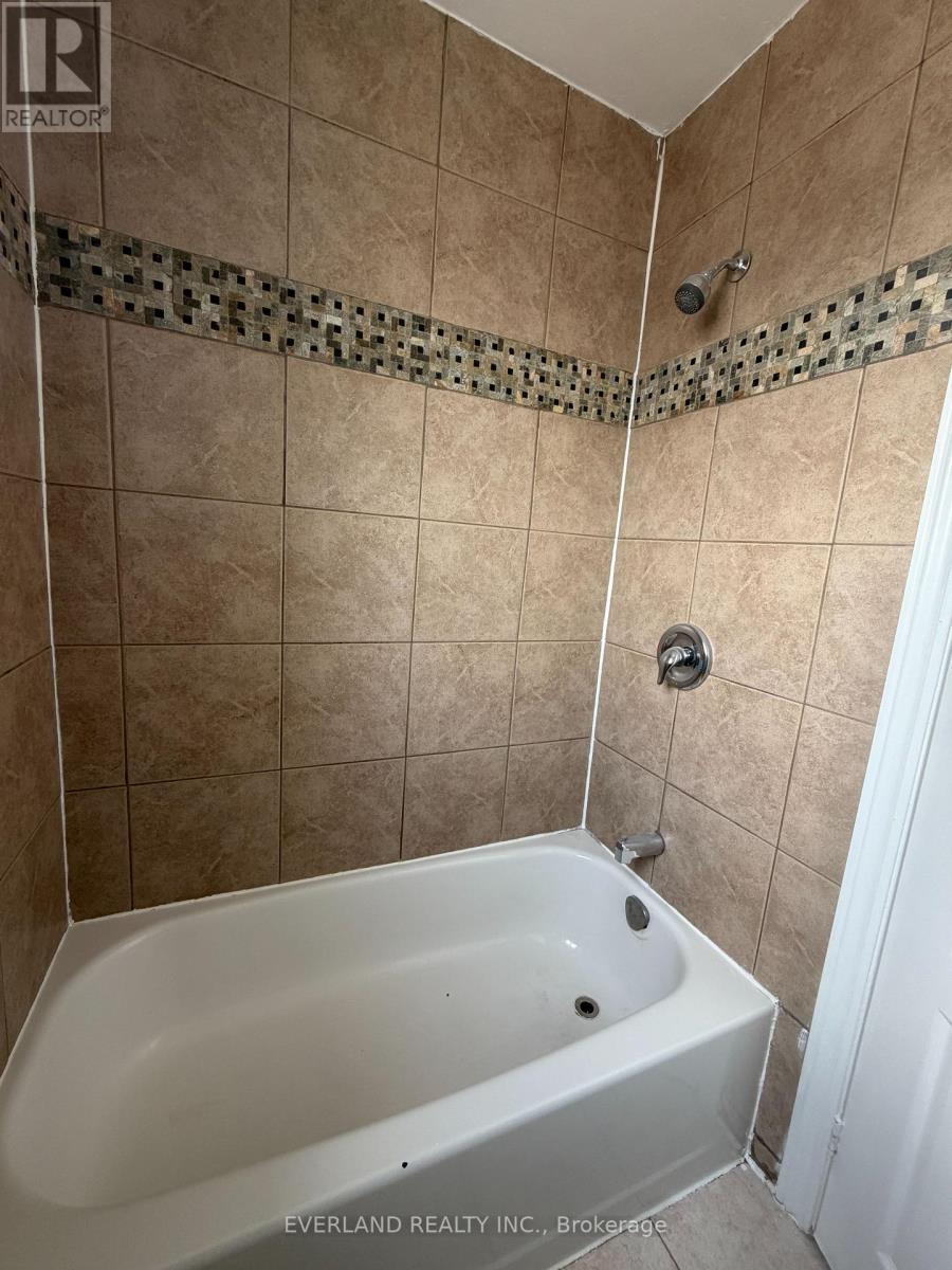 2nd Floor - 247 Belgravia Avenue, Toronto, Ontario  M6E 2M9 - Photo 5 - W13138868