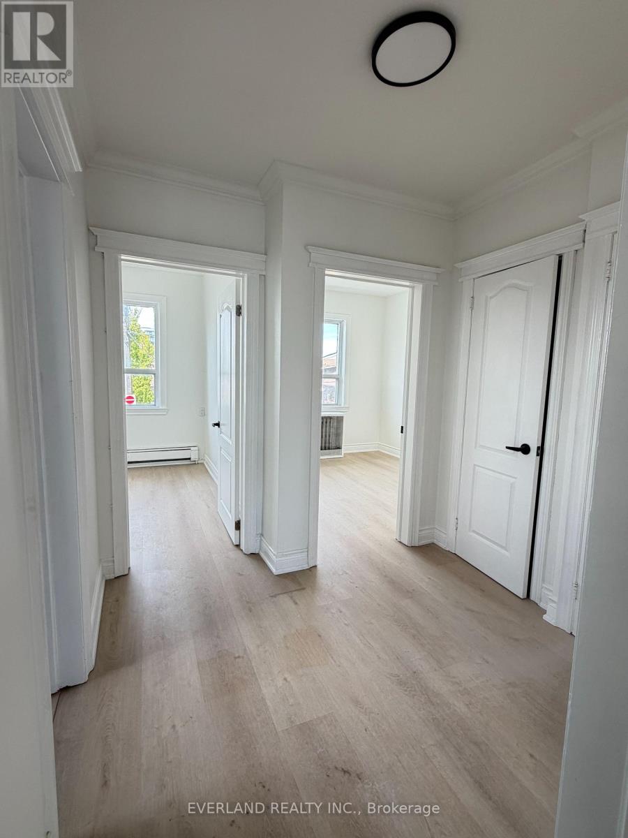 2nd Floor - 247 Belgravia Avenue, Toronto, Ontario  M6E 2M9 - Photo 7 - W13138868