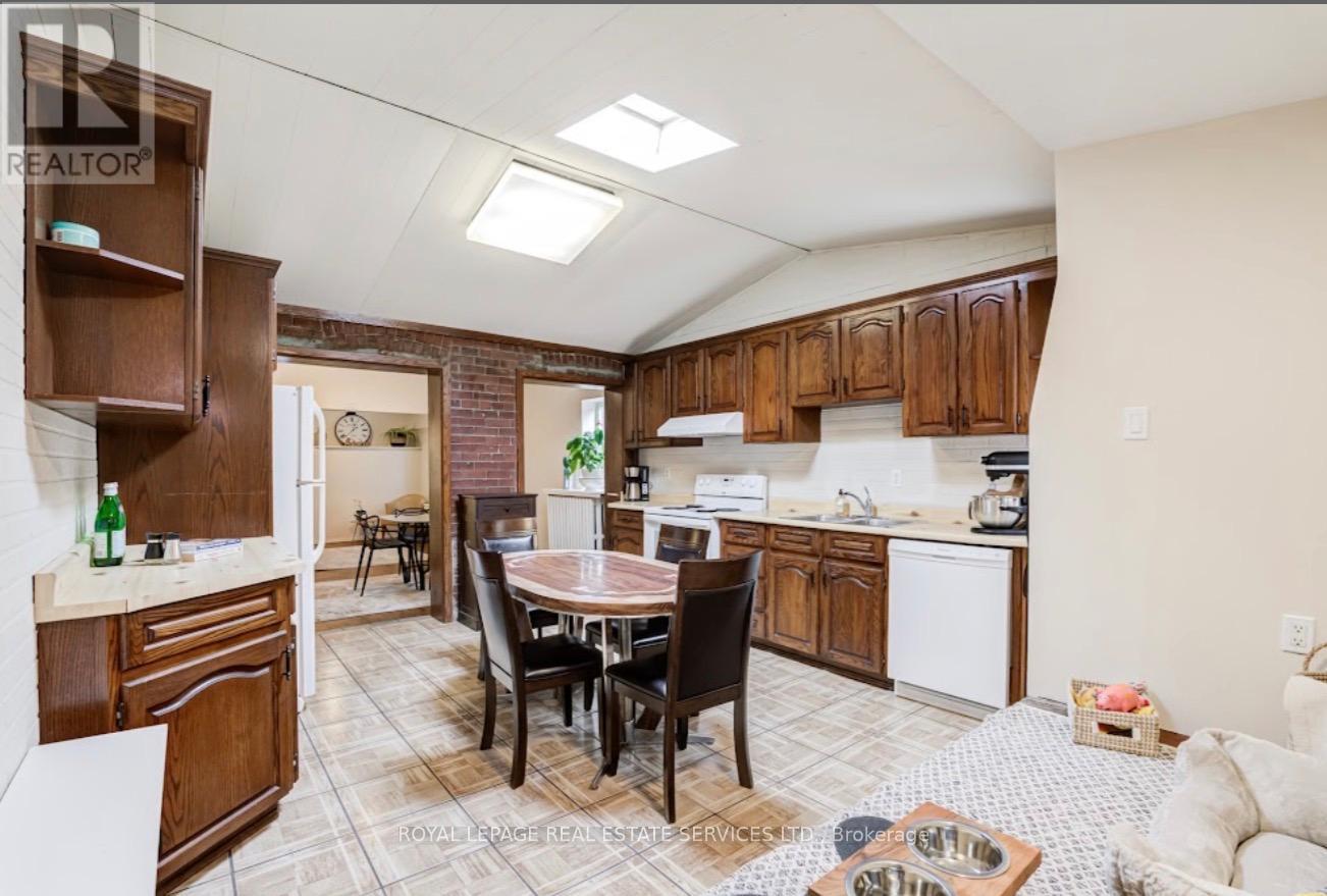 21 Hatherley Road, Toronto, Ontario  M6E 1V8 - Photo 11 - W13138888