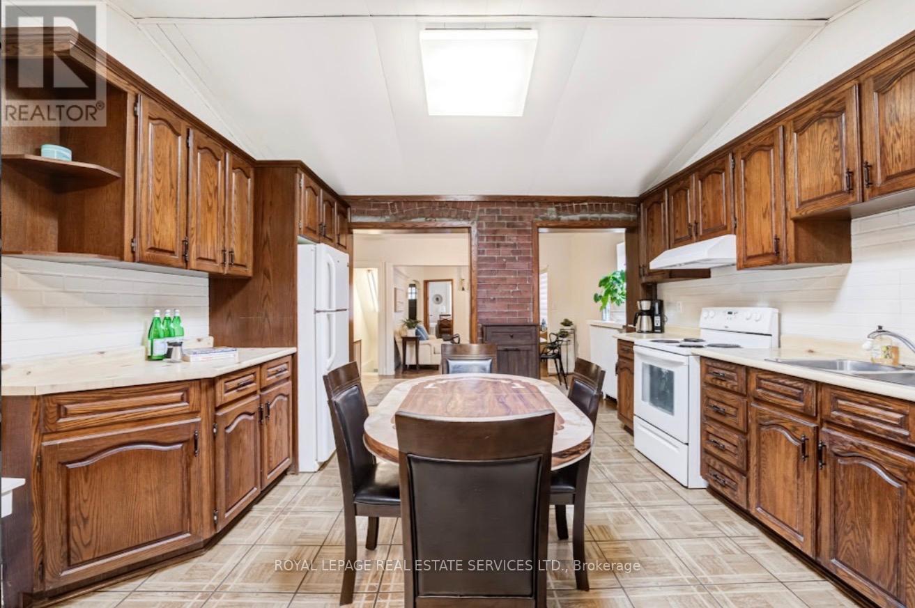 21 Hatherley Road, Toronto, Ontario  M6E 1V8 - Photo 13 - W13138888