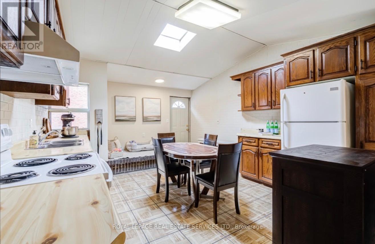 21 Hatherley Road, Toronto, Ontario  M6E 1V8 - Photo 14 - W13138888