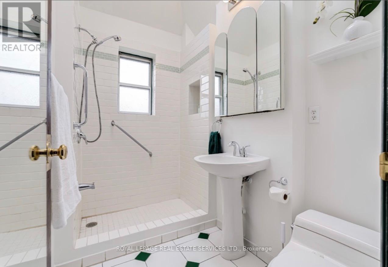 21 Hatherley Road, Toronto, Ontario  M6E 1V8 - Photo 22 - W13138888