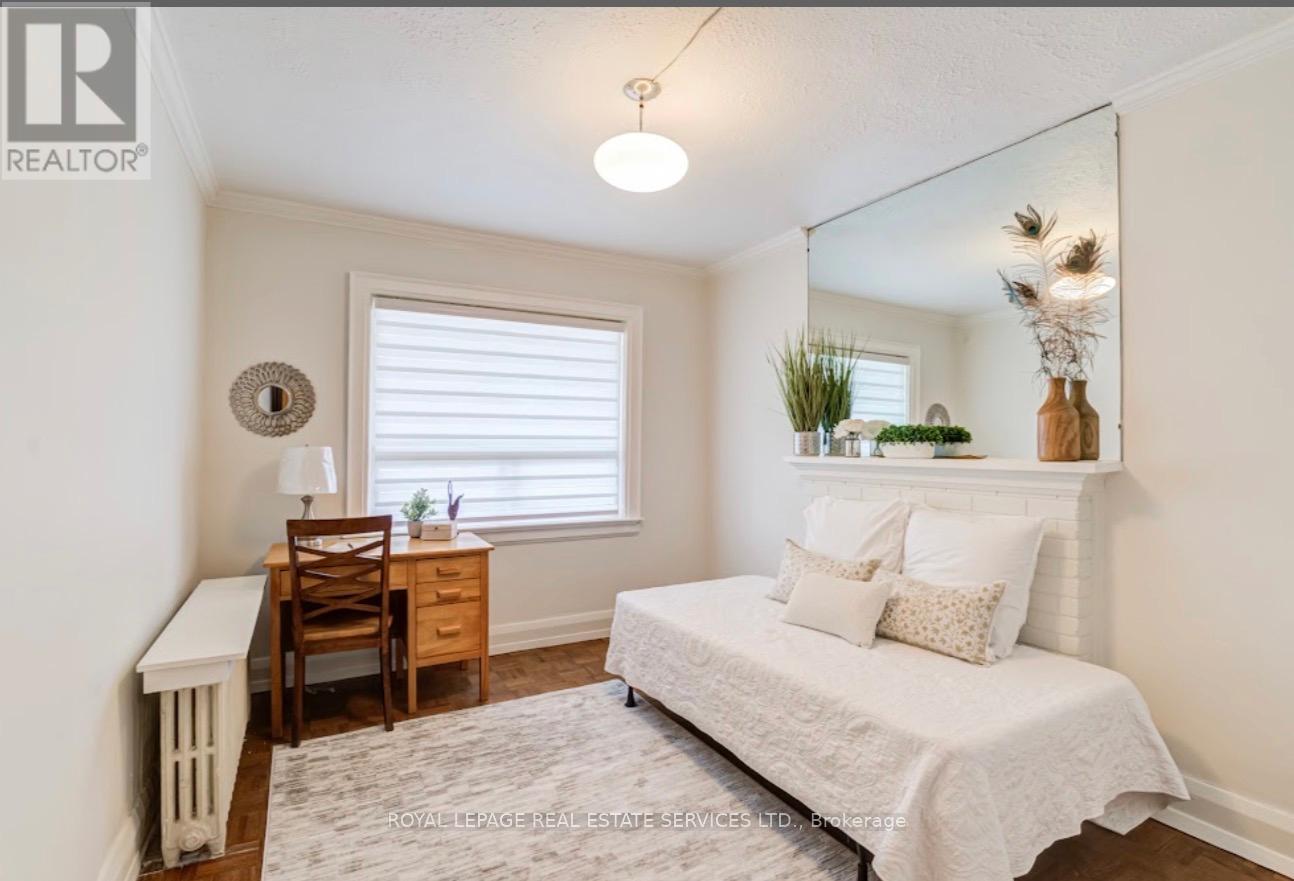 21 Hatherley Road, Toronto, Ontario  M6E 1V8 - Photo 7 - W13138888