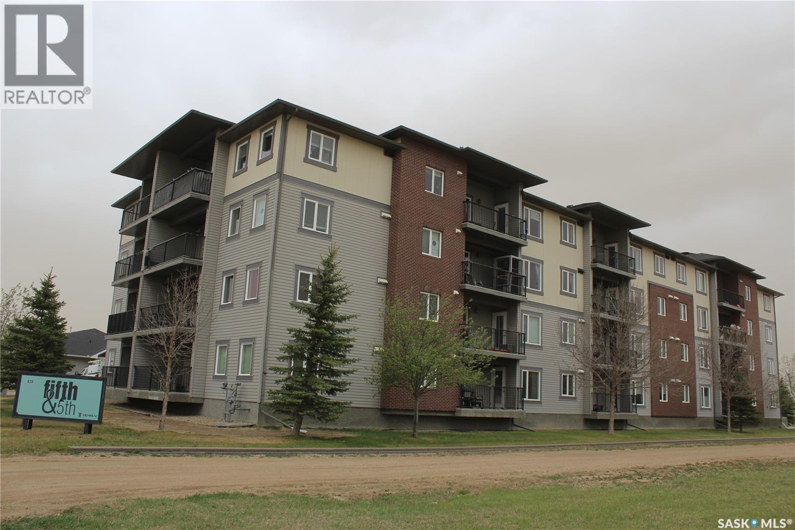 404 820 5th Street Ne, Weyburn, Saskatchewan  S4H 2V2 - Photo 3 - SK036183