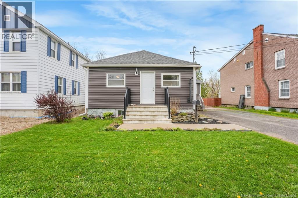 26 Victory Ave, Fredericton, New Brunswick  E3A 3V5 - Photo 2 - NB139616