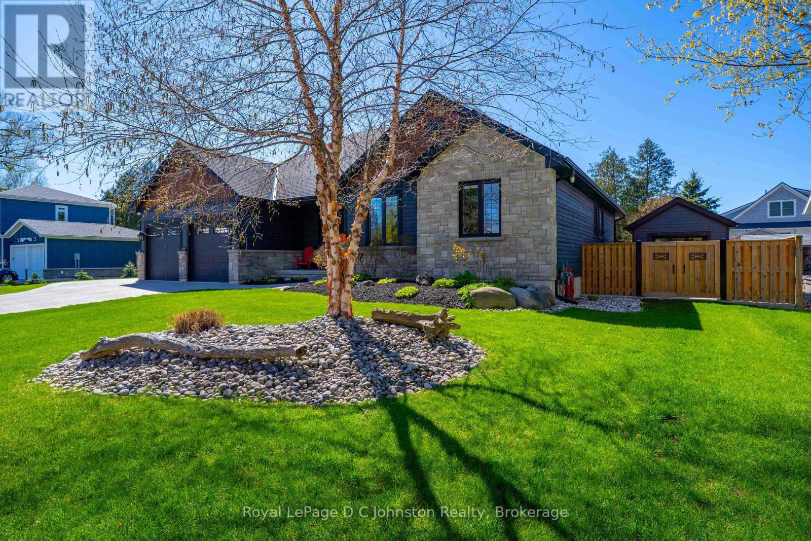 171 Huron Street S, Saugeen Shores, Ontario  N0H 2L0 - Photo 2 - X13138966