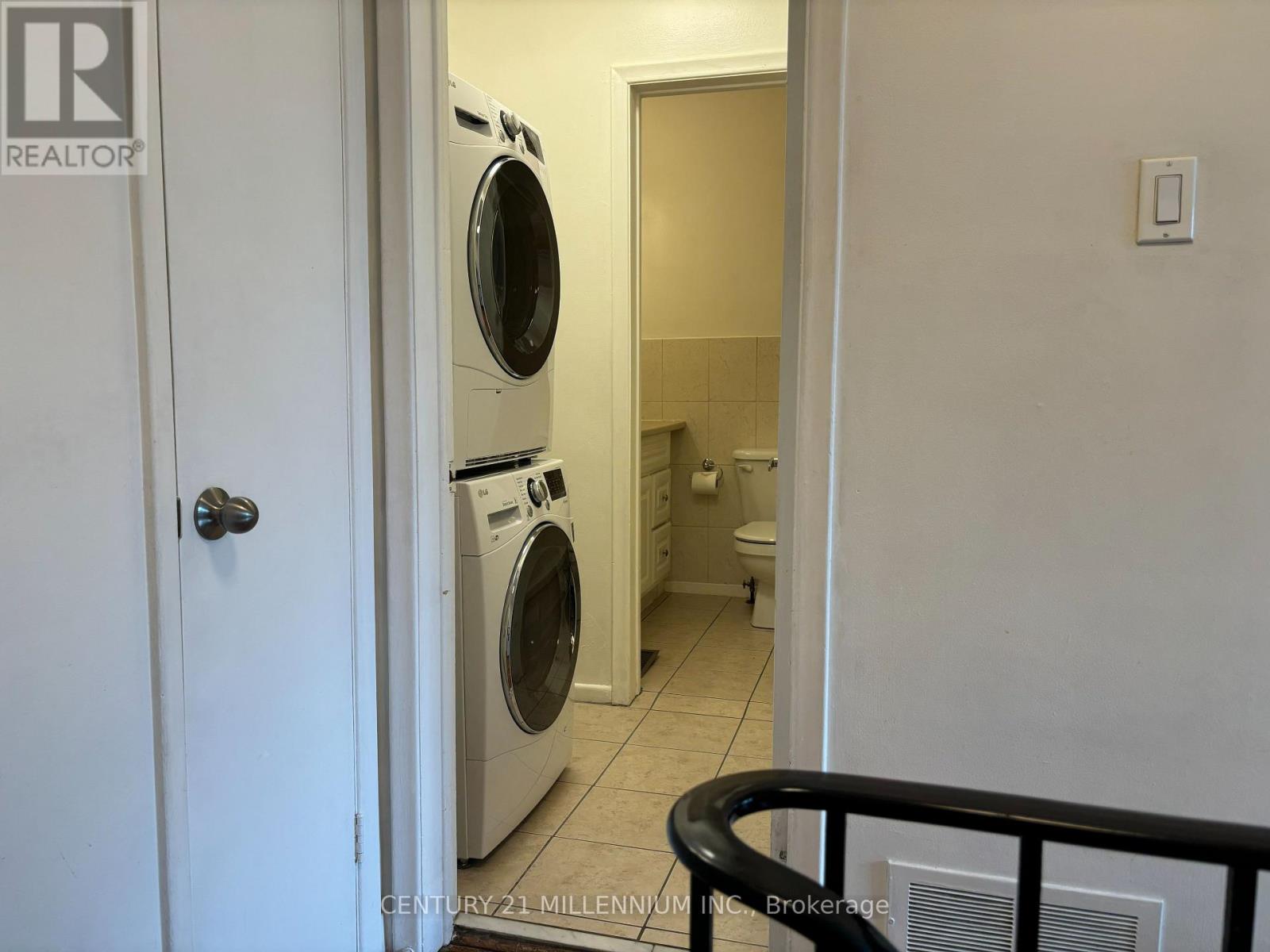 1 - 928 Pape Avenue, Toronto, Ontario  M4K 3V2 - Photo 13 - E13138926
