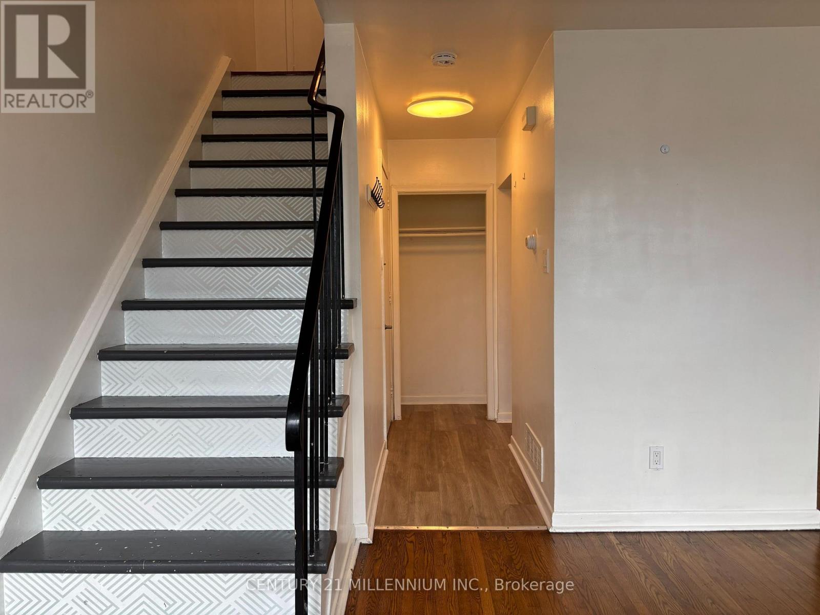 1 - 928 Pape Avenue, Toronto, Ontario  M4K 3V2 - Photo 2 - E13138926